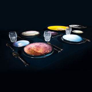 Diesel with Seletti Cosmic Diner Venus dinner plate diam. 26 cm. #variant# | Acquista i prodotti di DIESEL LIVING WITH SELETTI ora su ShopDecor
