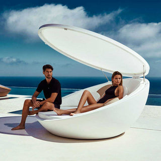 Vondom Ulm Daybed 200x210 cm round garden daybed with parasol - Buy now on ShopDecor - Discover the best products by VONDOM design